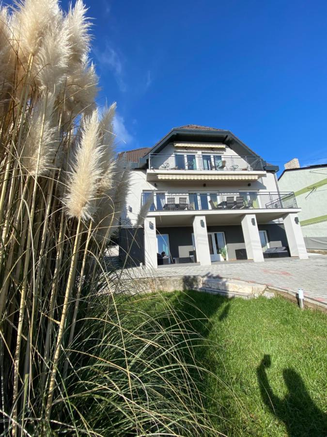 Balkon Apartmanhaz Panzio Balatonfüred Exteriör bild